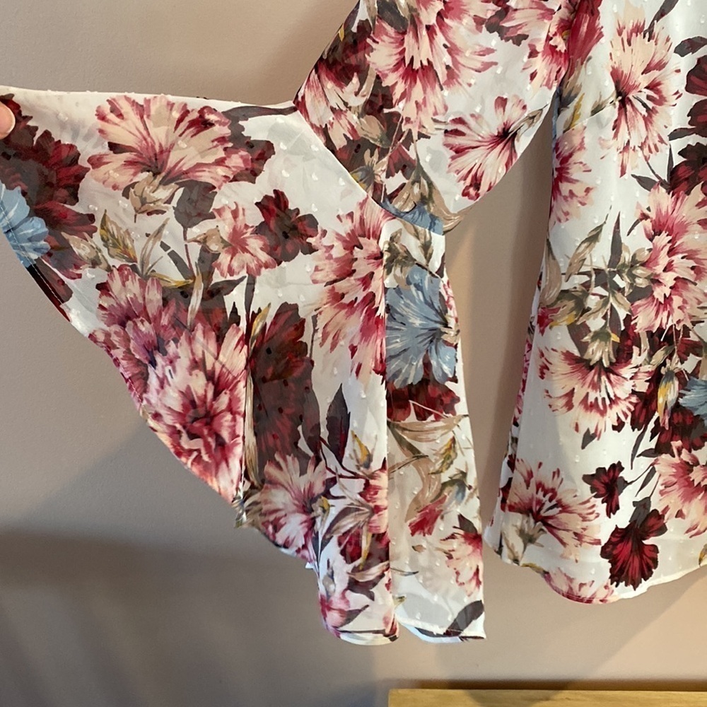 Floral V-Neck Blouse - Picture 3 of 5